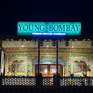 Young Bombay Premium Heritage Houseboat